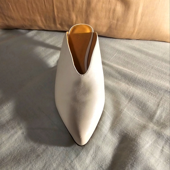 Joie White Leather Pointed Kitten Heels - Size 7 - Picture 3 of 11